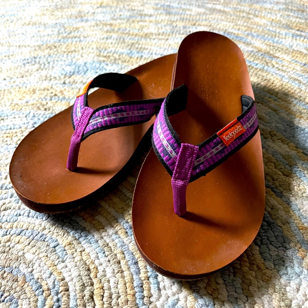 Feelgoodz Zensole Vegan Leather Flip Flip in size 7